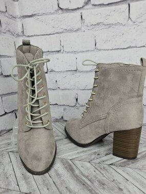 Qupid Gray Womens 7 Lace-Up Ankle Boots Block Chunky Heel Textile Casual Beachy